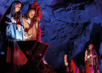 Lebende Weihnachtskrippe in der Höhle von Postojna
