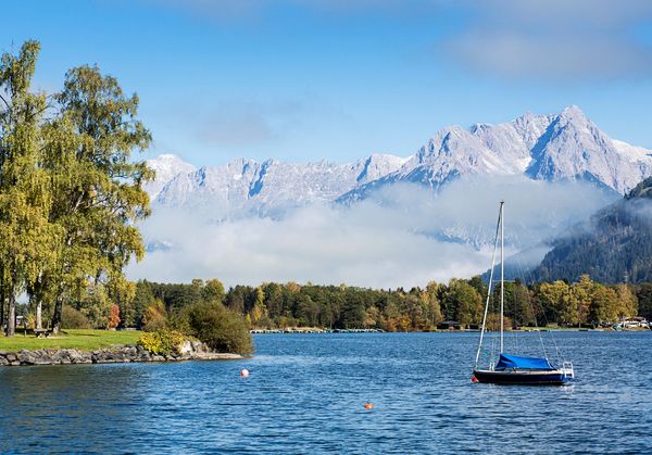 Zell am See ist die Bezirkshauptstadt des gleichnamigen im österreichischen Bundesland Salzburg gelegenen Bezirks mit 9544 Einwohnern. Die Wurzeln der Stadt reichen bis in die Bronzezeit zurück.